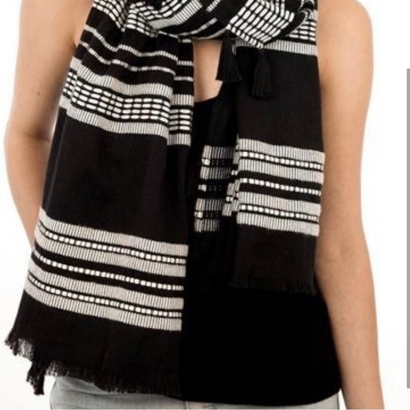 Stella & Dot Ines Scarf - Picture 2 of 3